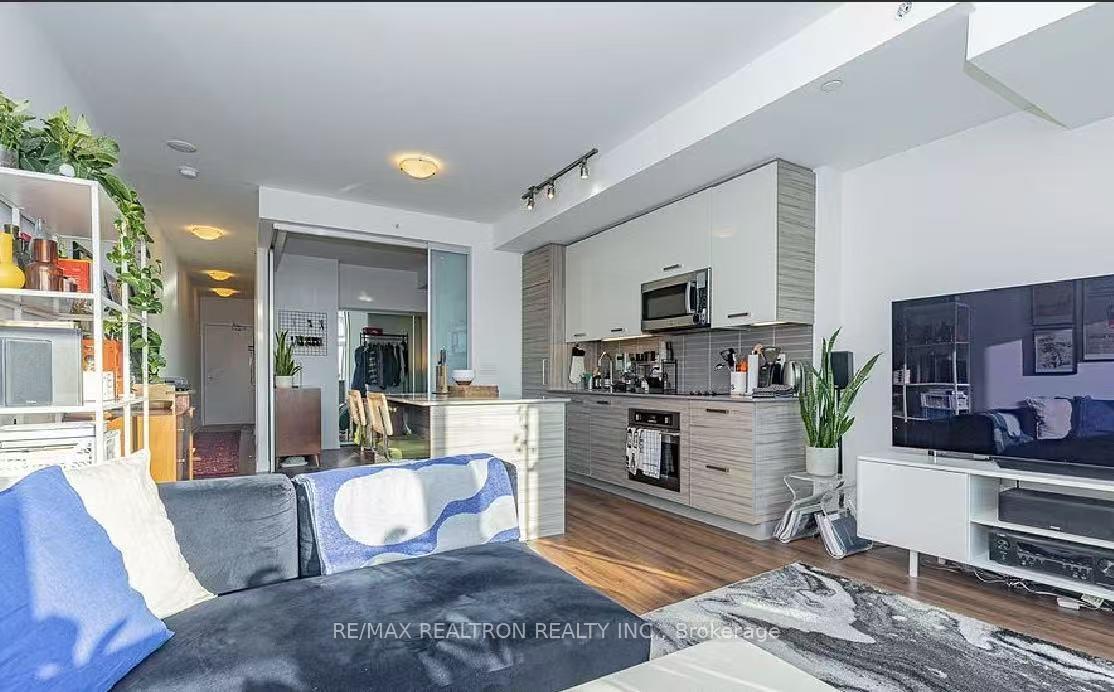 2 Bedrooms Condo at 210 Simcoe, Toronto For sale