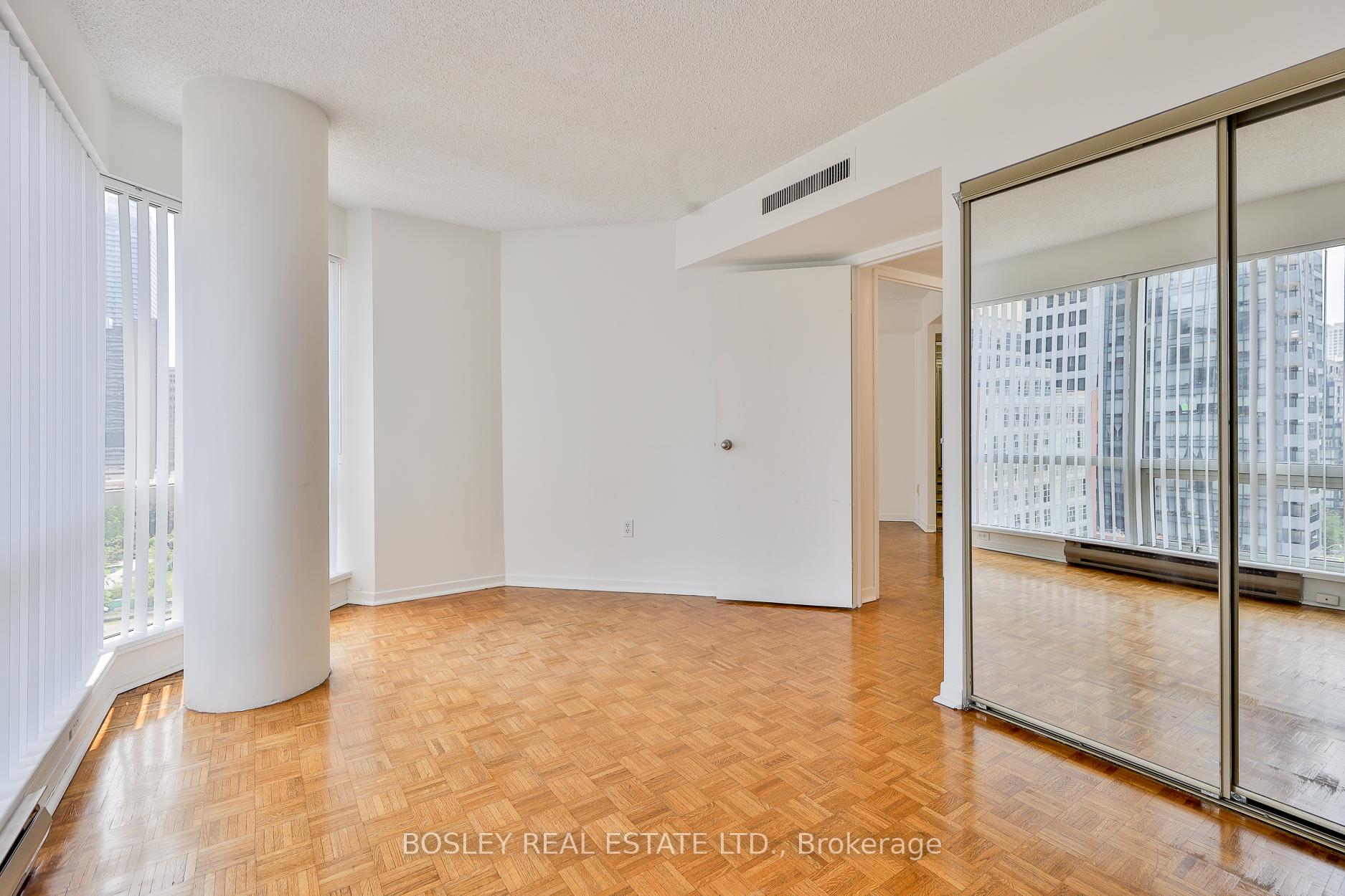 2 Bedrooms Condo at 1001 Bay, Toronto For sale