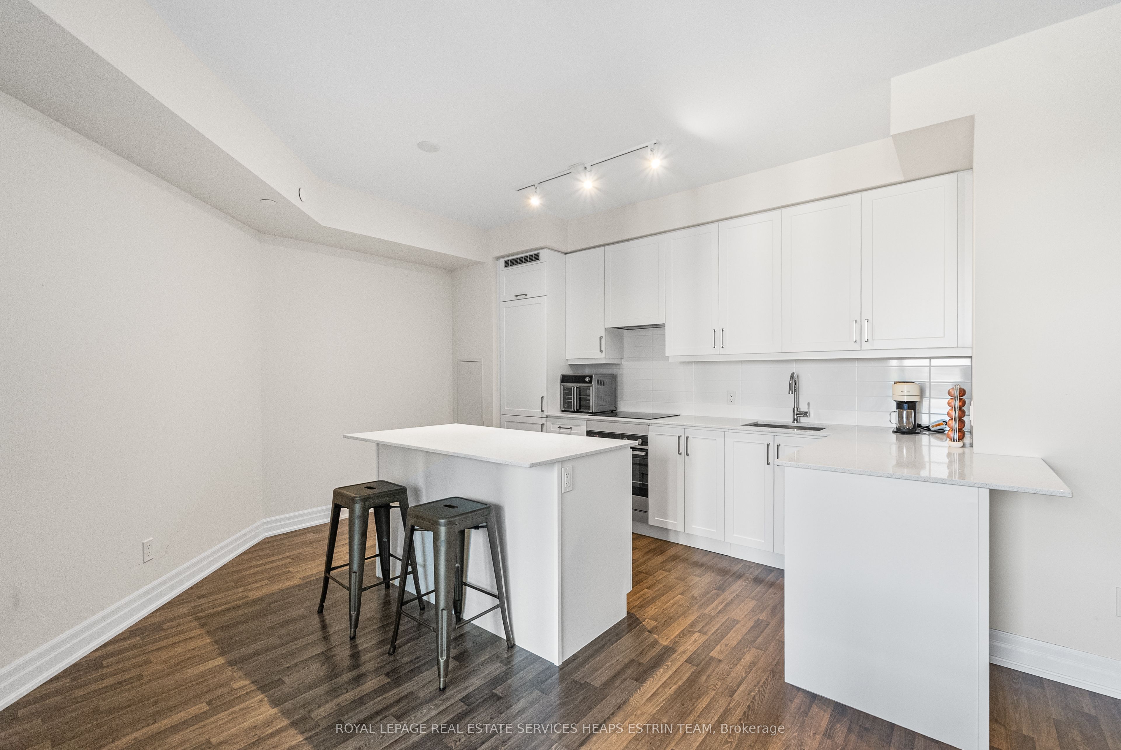 9075 Jane Street, #518