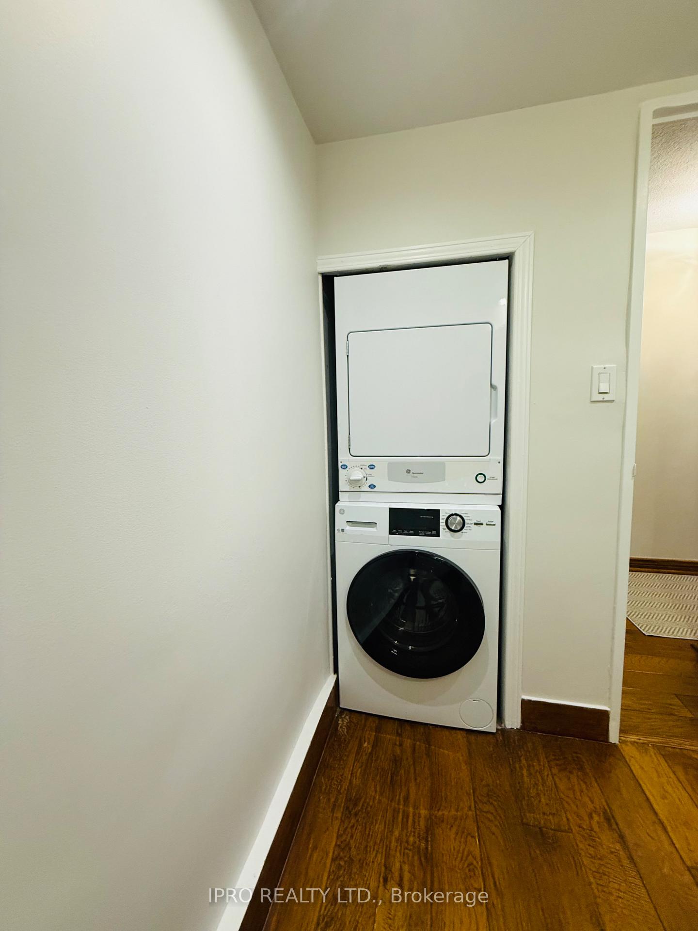 3 Bedrooms Condo at 11 Wincott,  Toronto For sale