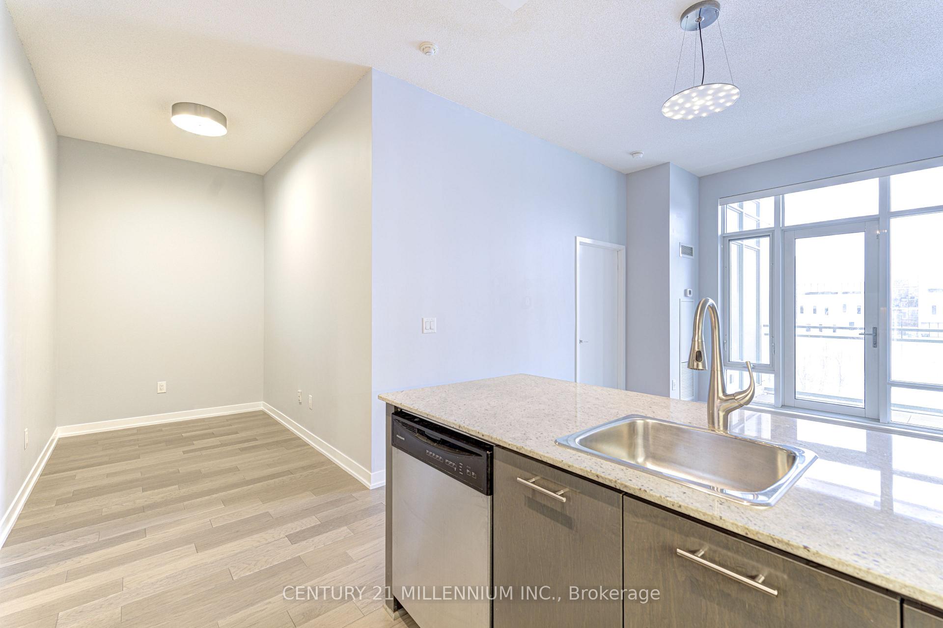 2 Bedrooms Condo at 365 Prince Of Wales, Mississauga For sale