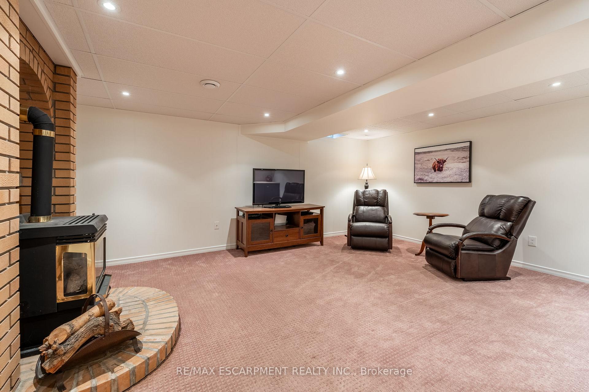 3 Bedrooms Condo at 2301 Cavendish, Burlington For sale