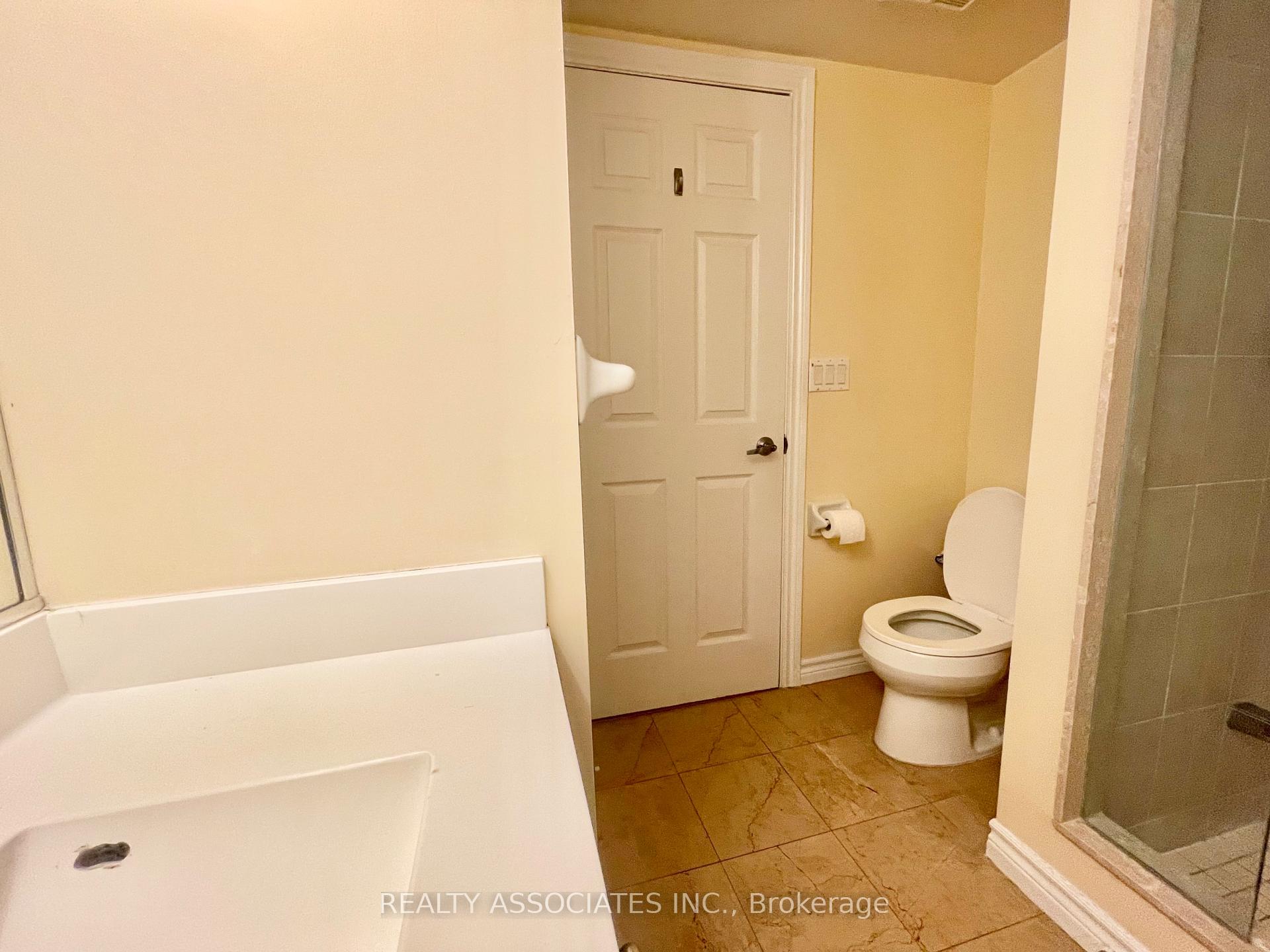 3 Bedrooms Condo at 761 Bay, Toronto For sale