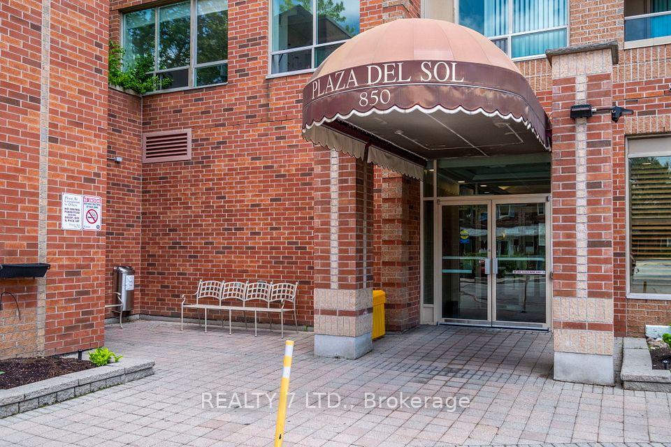 850 Steeles Avenue