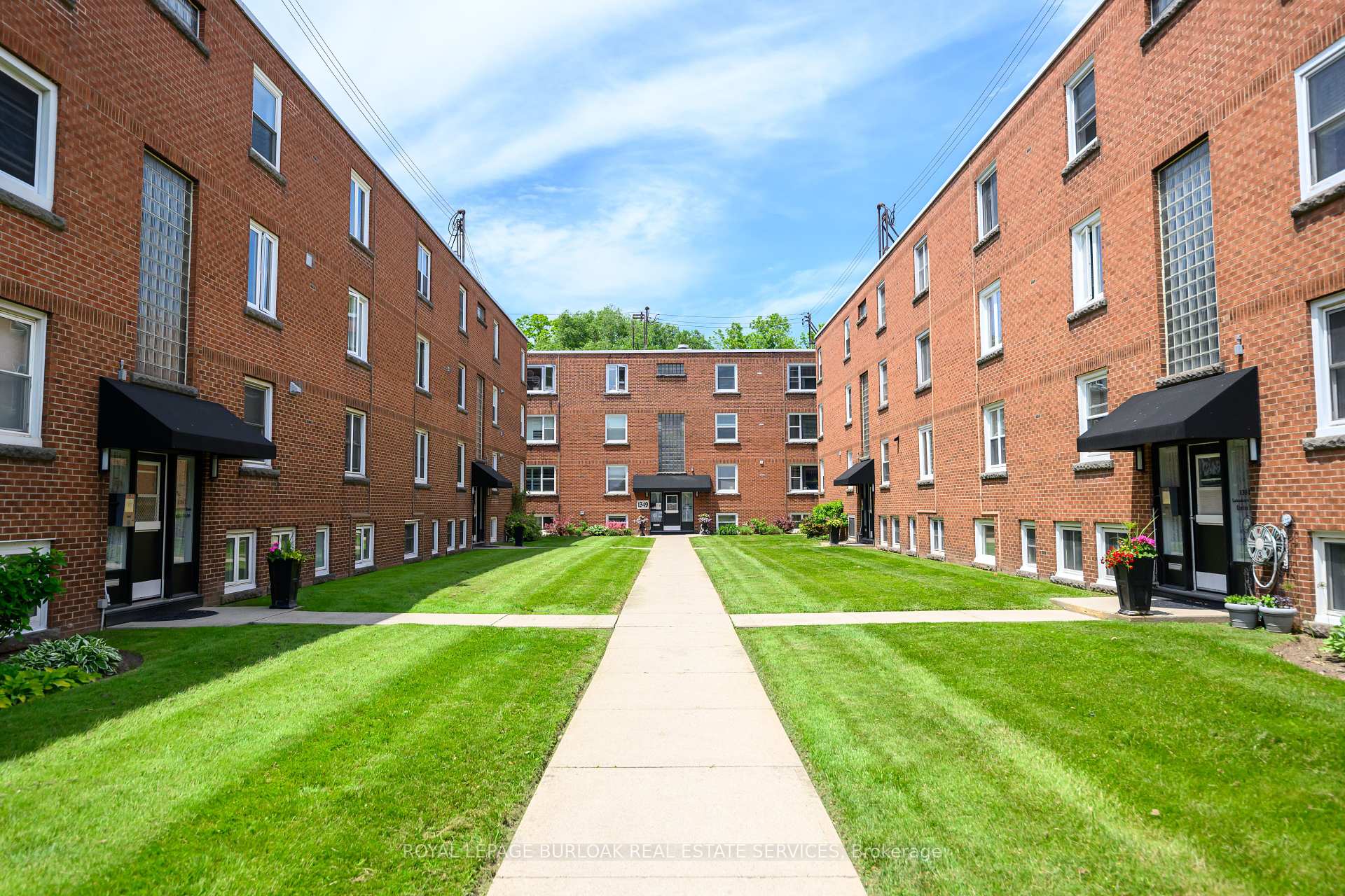 2 Bedrooms Co-op at 1349 Lakeshore, Burlington For sale