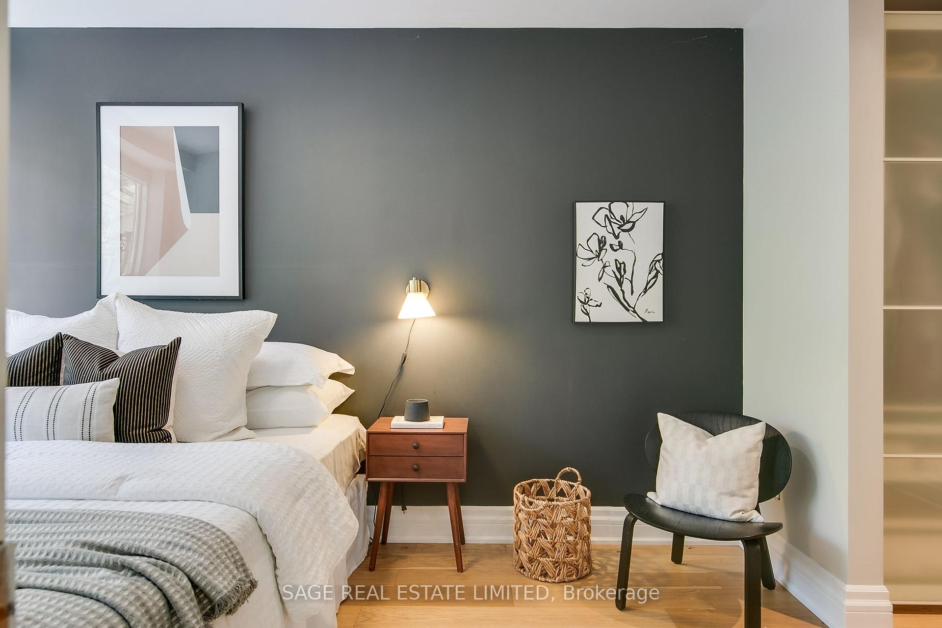 2 Bedrooms Condo at 111 Merton, Toronto For sale
