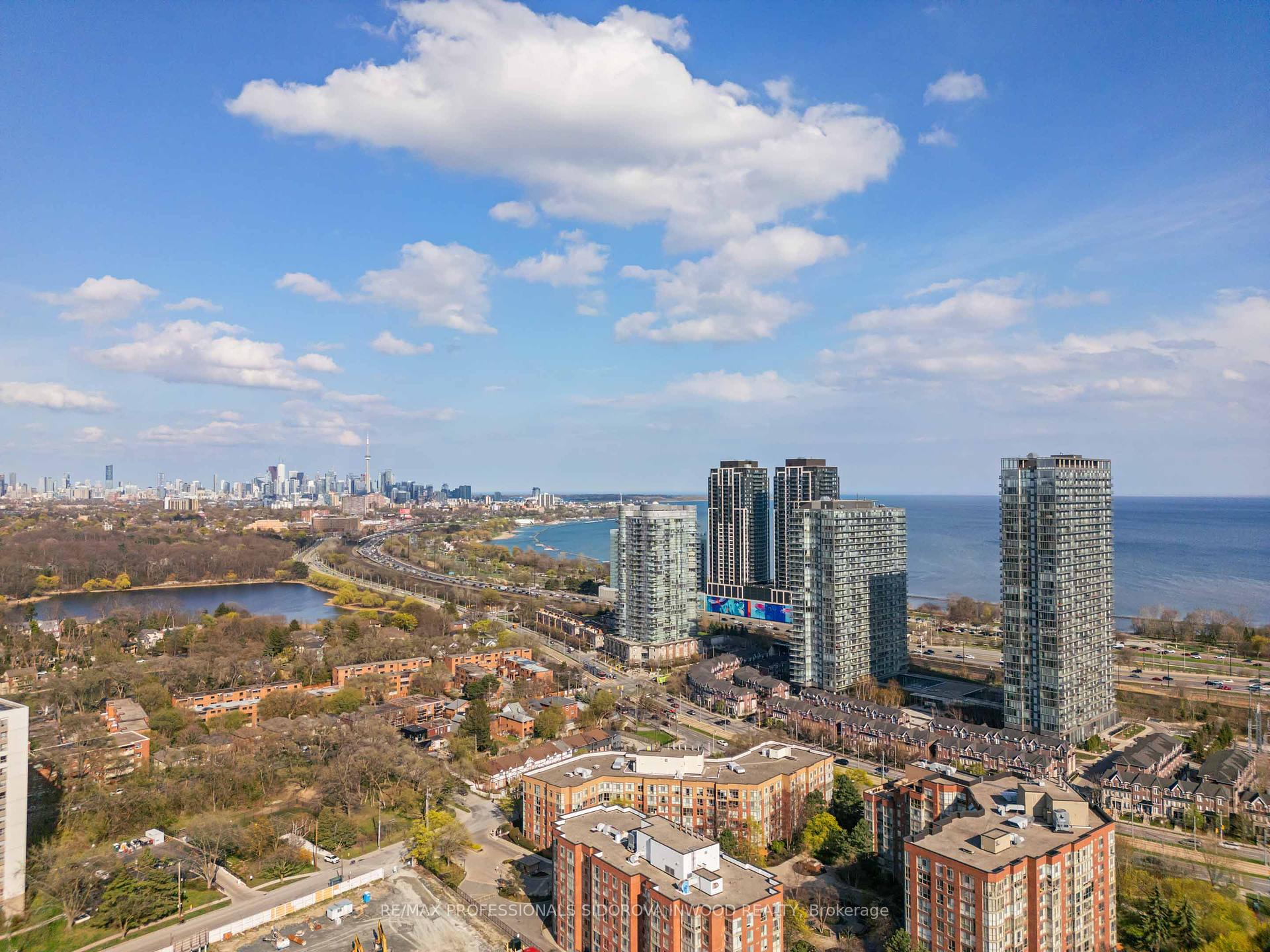 3 Bedrooms Condo at 20 Southport, Toronto For sale