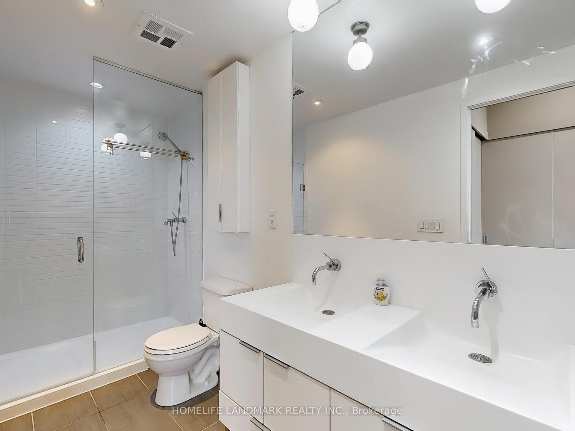 3 Bedrooms Condo at 110 Charles, Toronto For sale