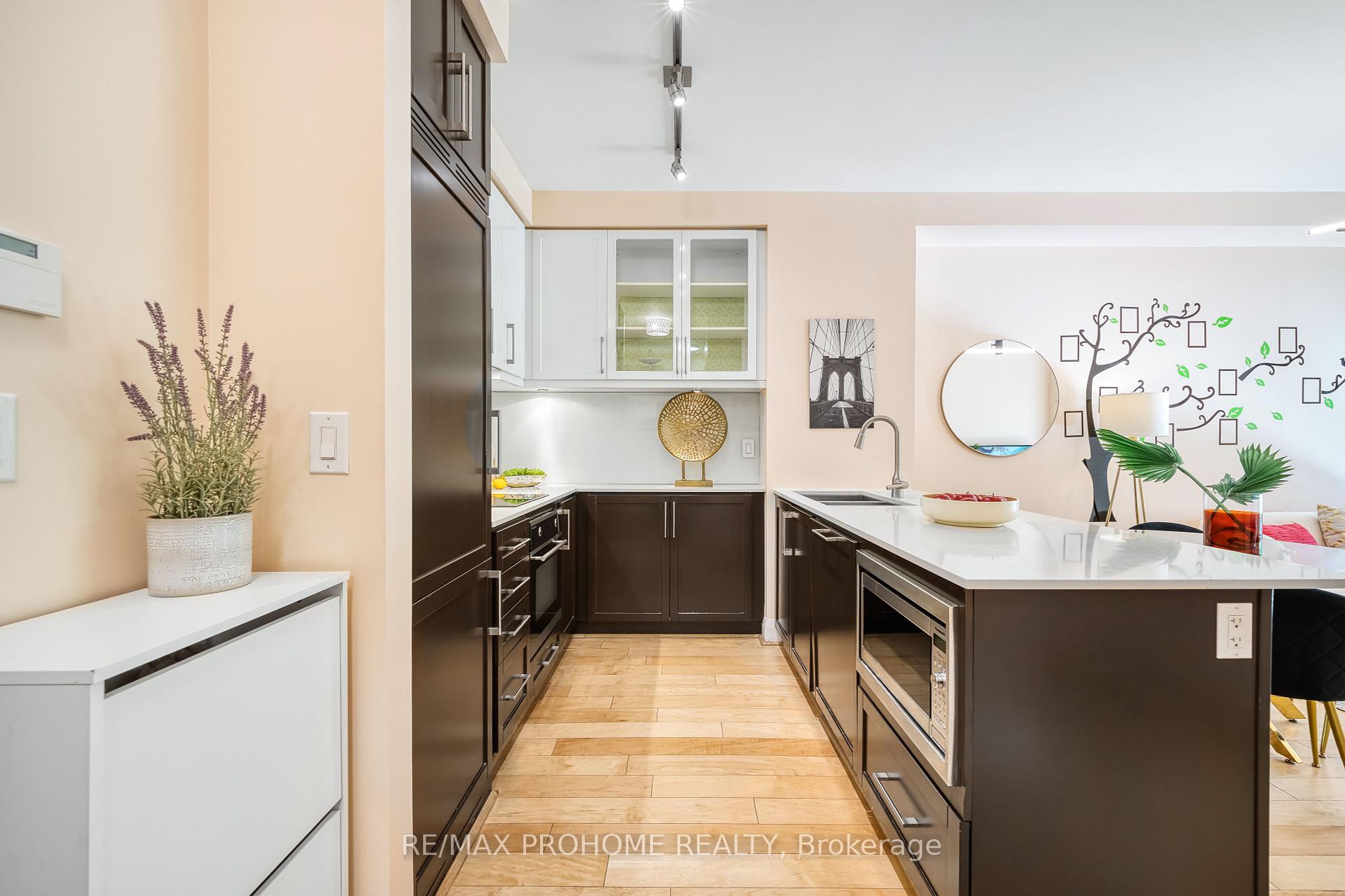 2 Bedrooms Condo at 21 Clairtrell, Toronto For sale