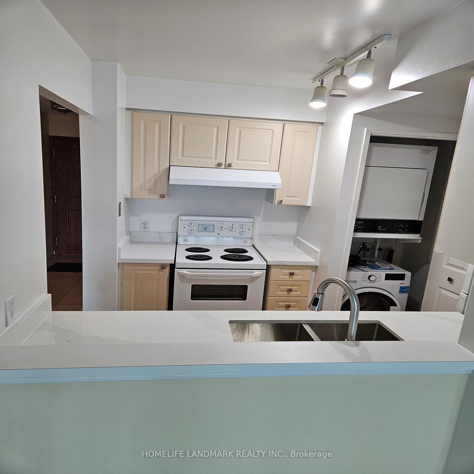 1 Bedroom Condo at 8 Lee Centre, Toronto For sale