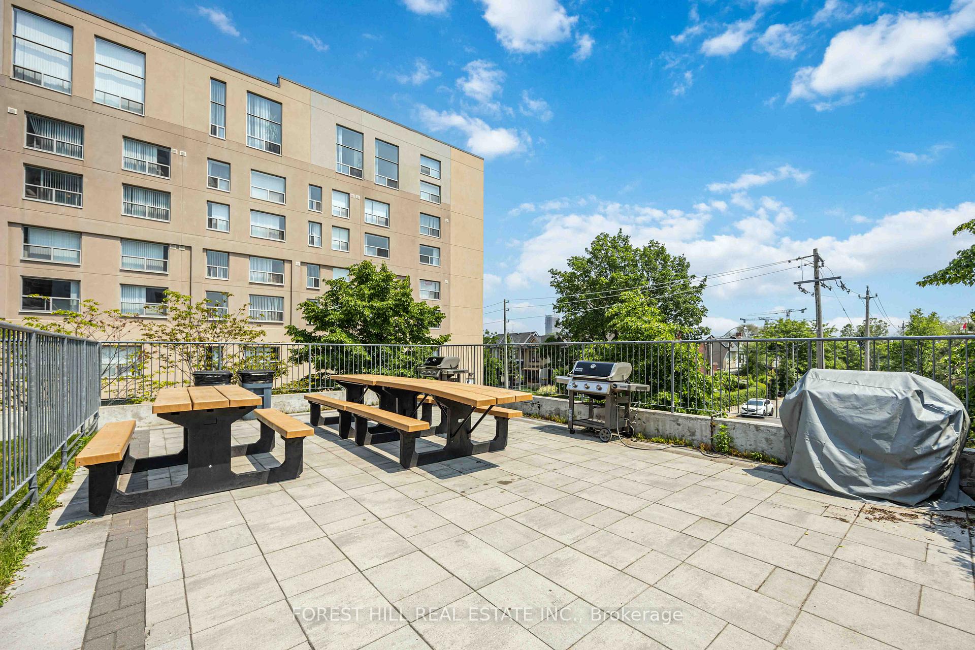 2 Bedrooms Condo at 812 Lansdowne, Toronto For sale