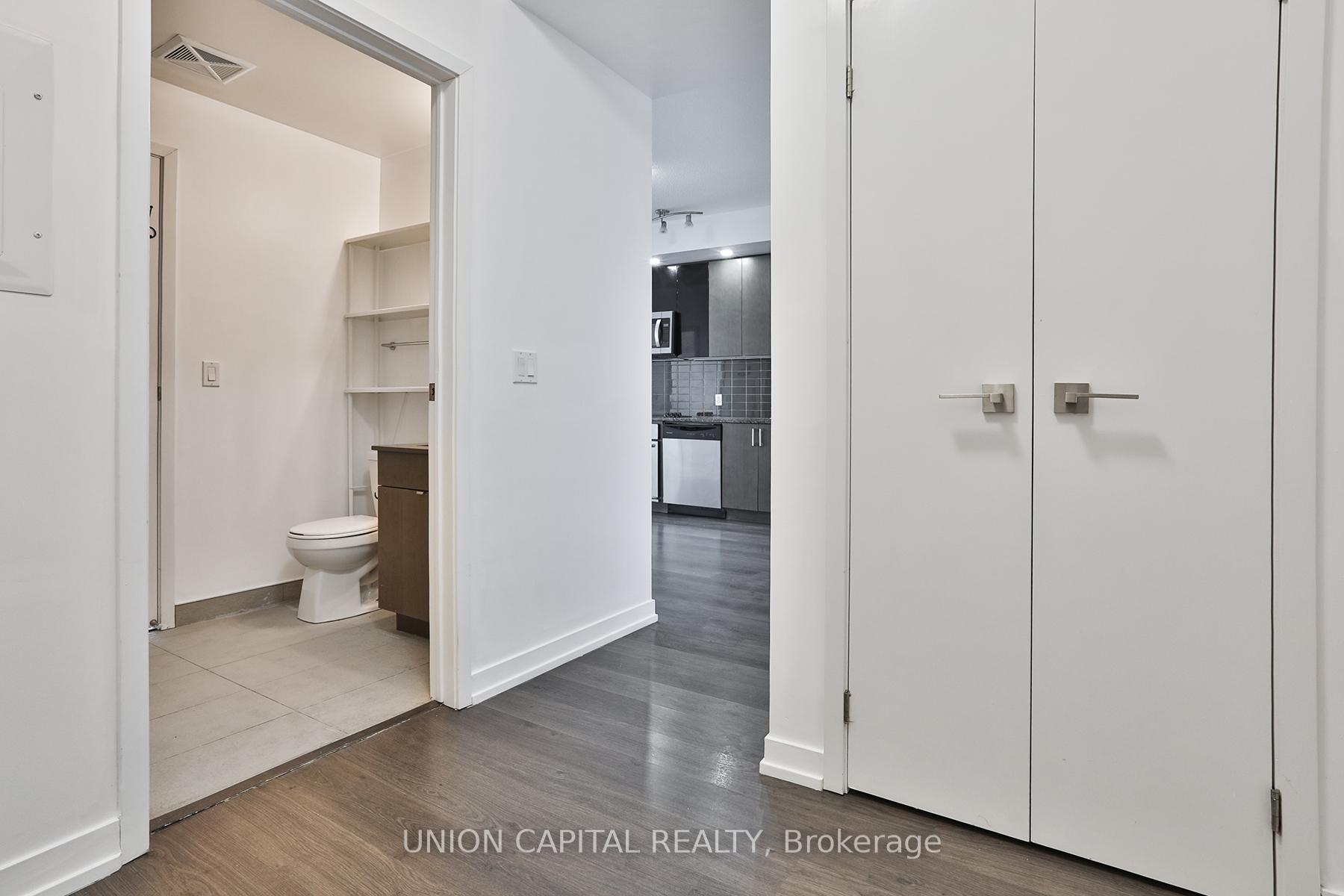 2 Bedrooms Condo at 89 Dunfield, Toronto For sale