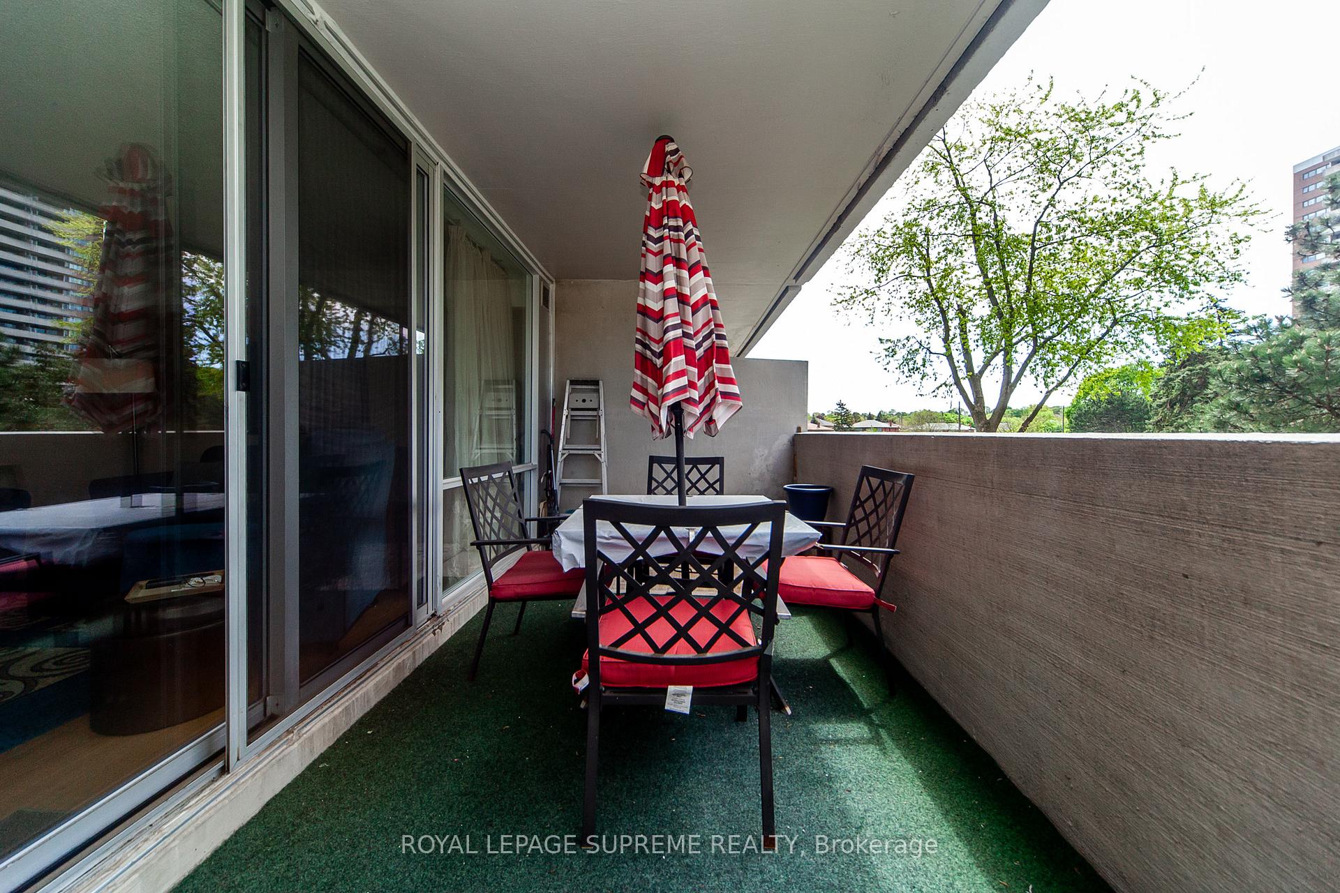 2 Bedrooms Condo at 270 Scarlett, Toronto For sale