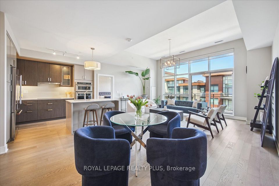 1575 Lakeshore