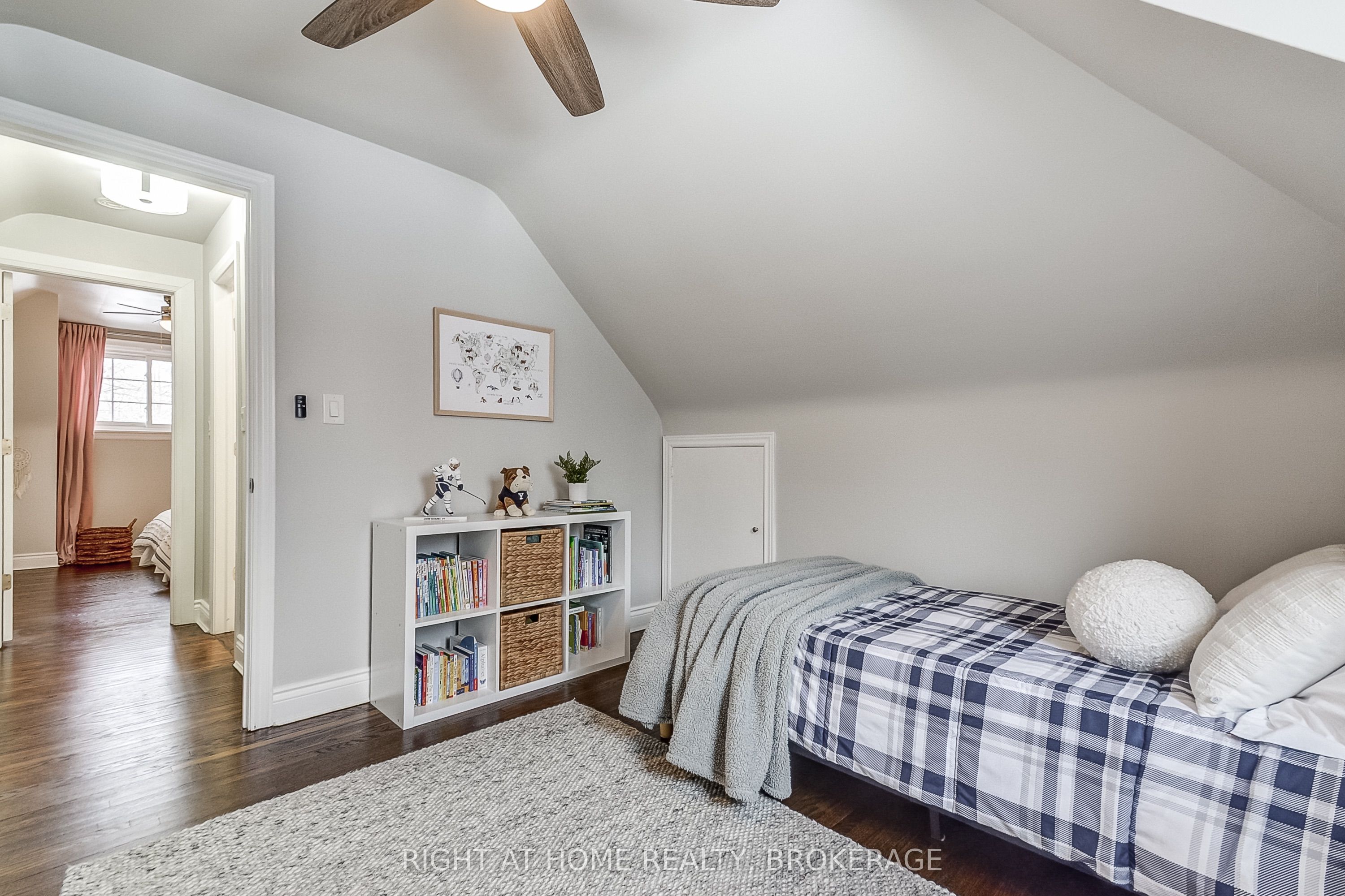 1027 Cedarwood Place, Burlington, ON L7T 3J4