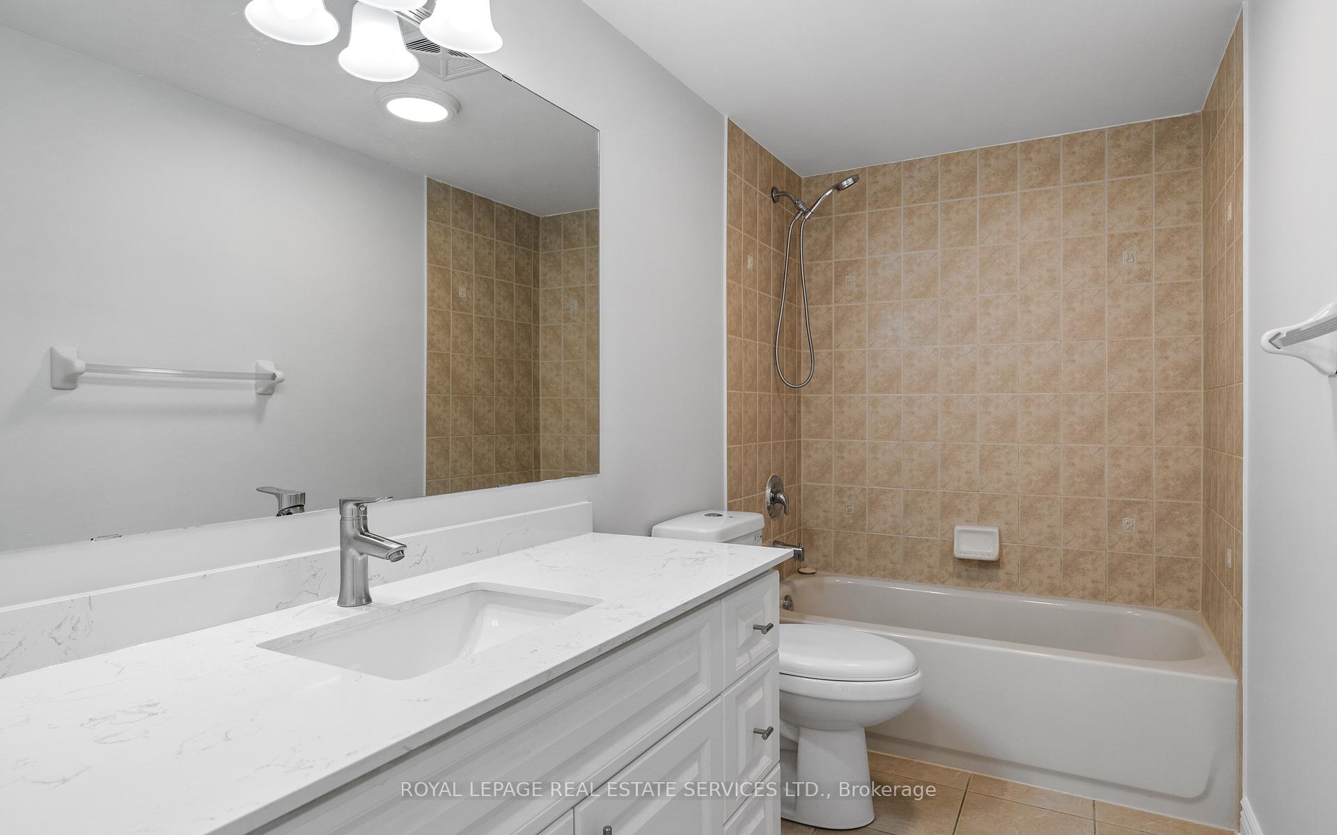 4 Bedrooms Condo at 5025 Ninth, Mississauga For sale