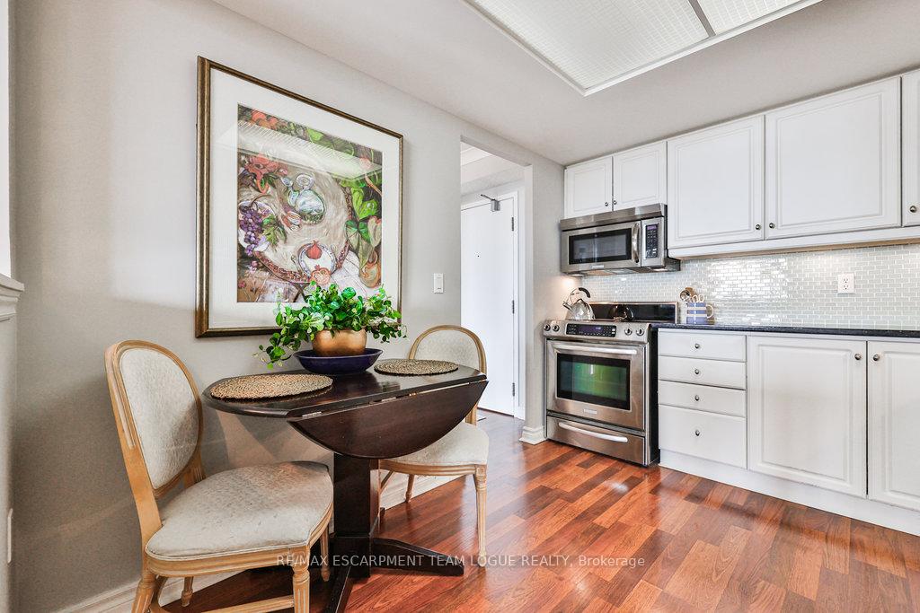 2 Bedrooms Condo at 2121 Lakeshore,  Burlington For sale