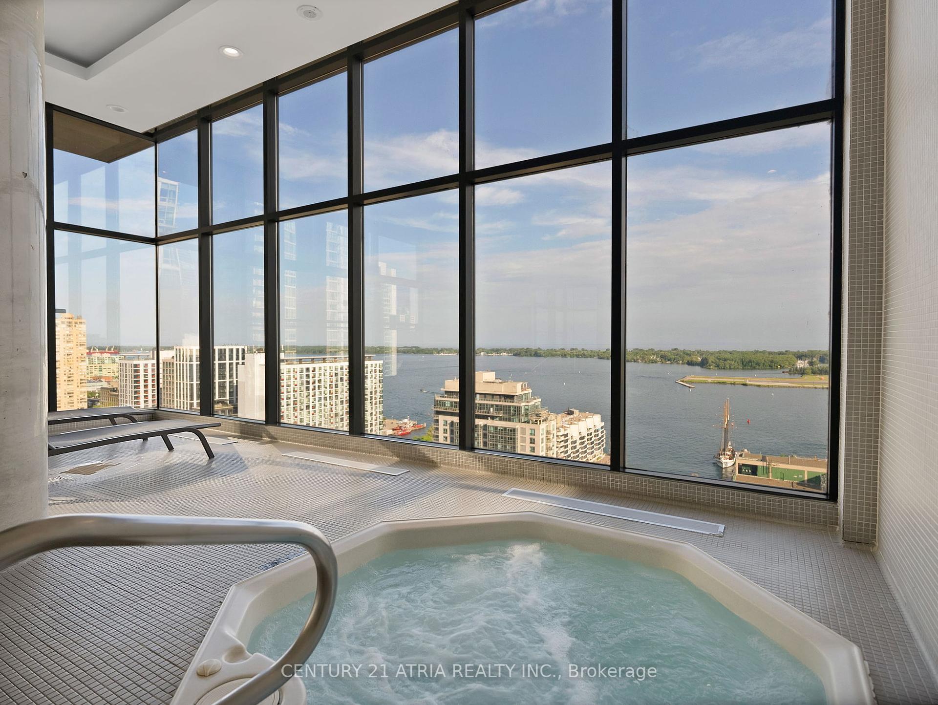 1 Bedroom Condo at 15 Fort York, Toronto For sale