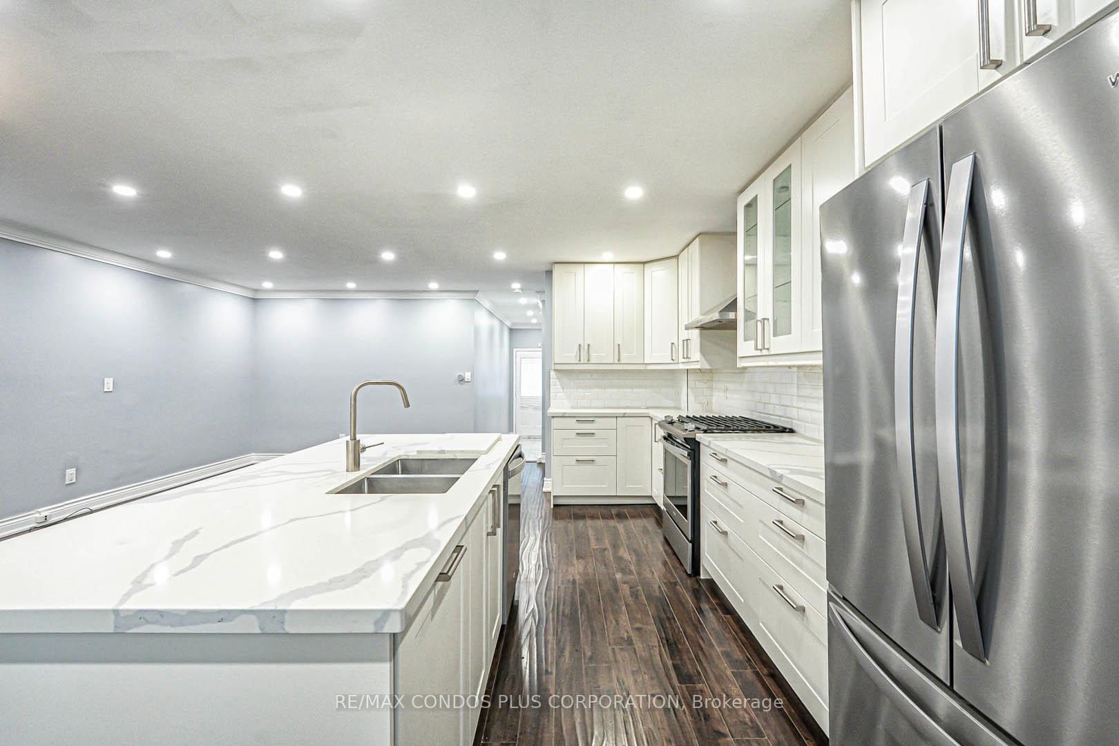 3 Bedrooms Condo at 525 Meadows, Mississauga For sale