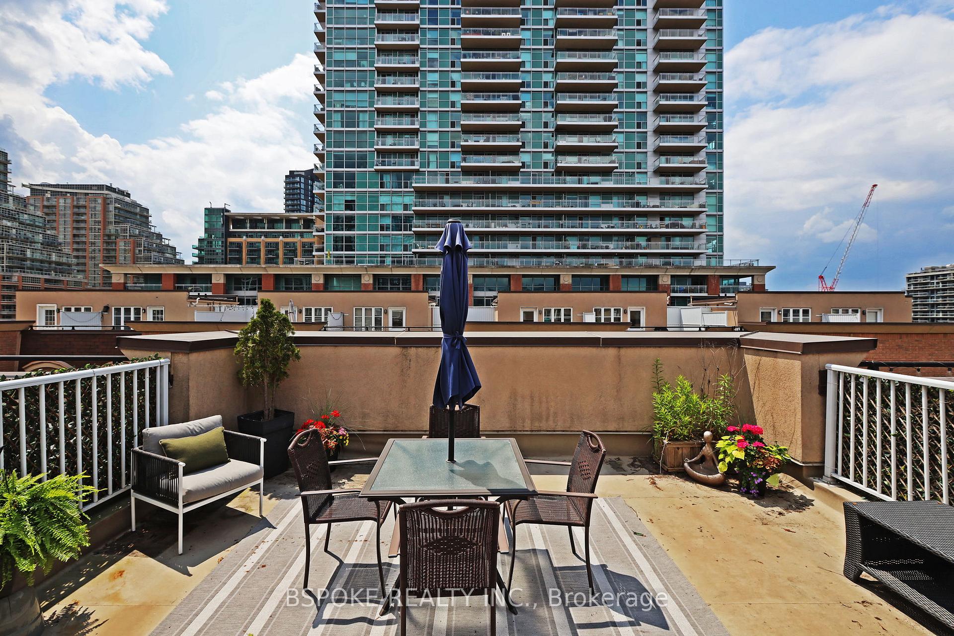 2 Bedrooms Condo at 46 Western Battery, Toronto For sale