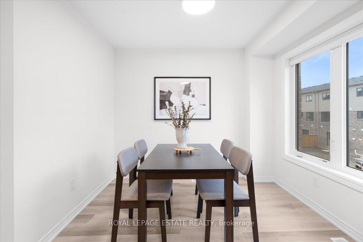 3 Bedrooms Condo at 39 Radison, Hamilton For sale