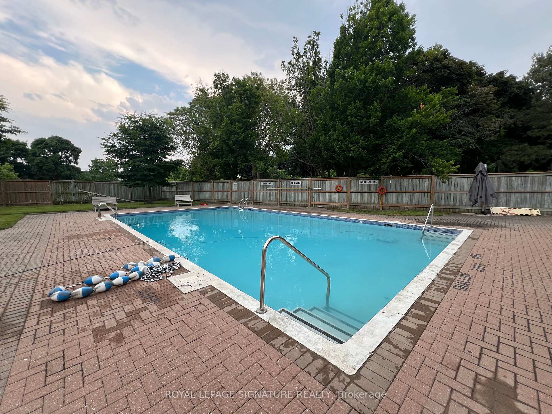 4 Bedrooms Condo at 96 Crimson Mill, Toronto For sale
