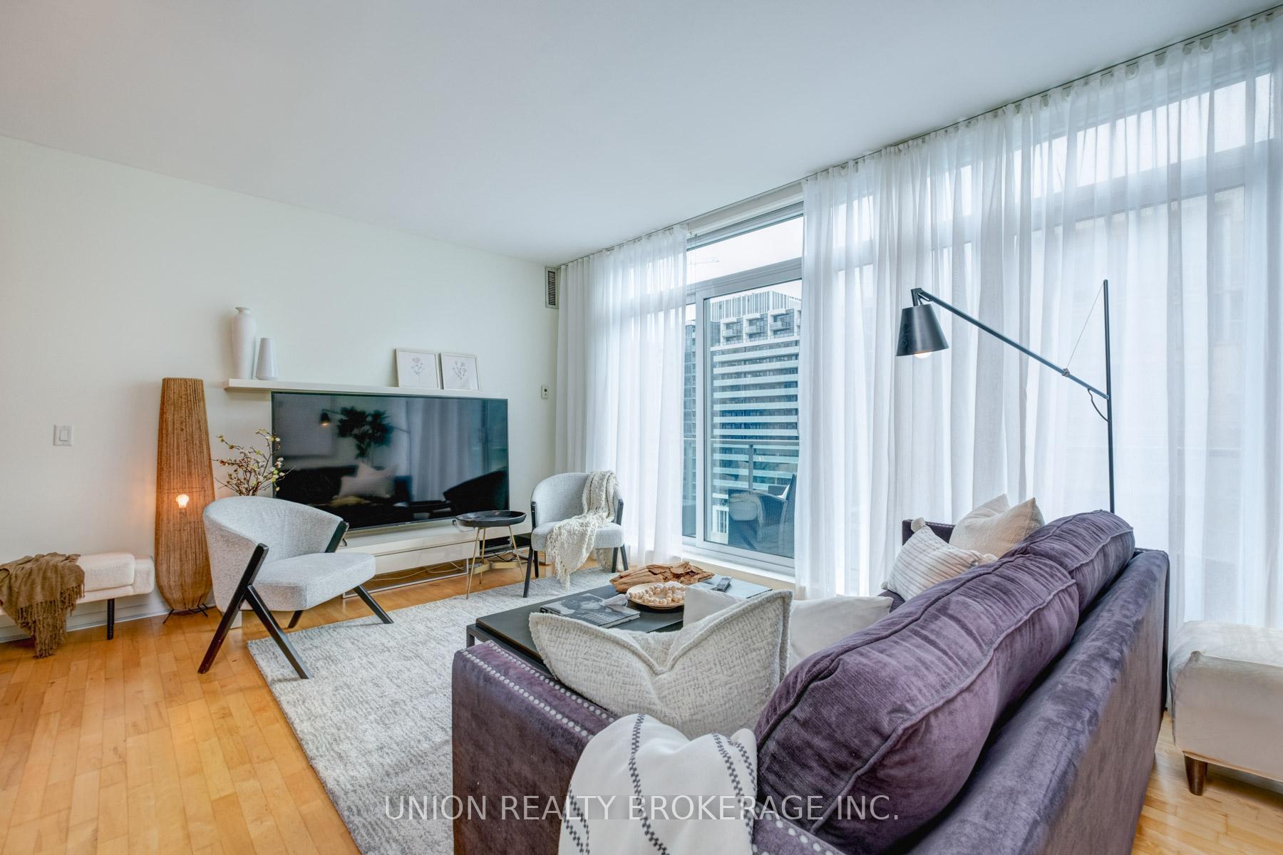 2 Bedrooms Condo at 333 Adelaide, Toronto For sale