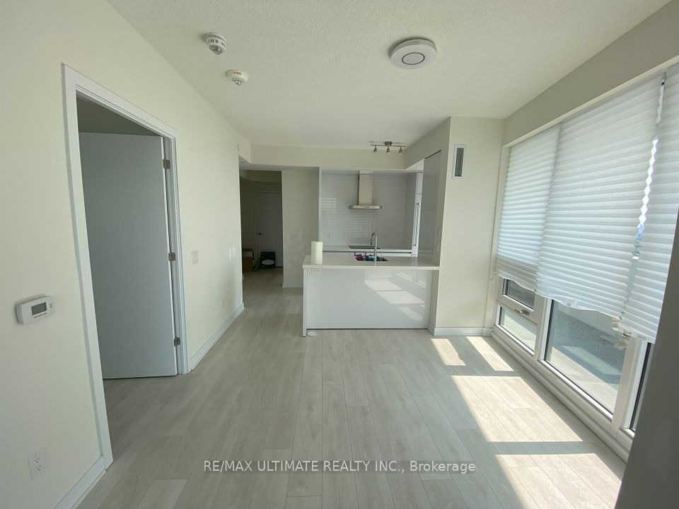 2221 Yonge