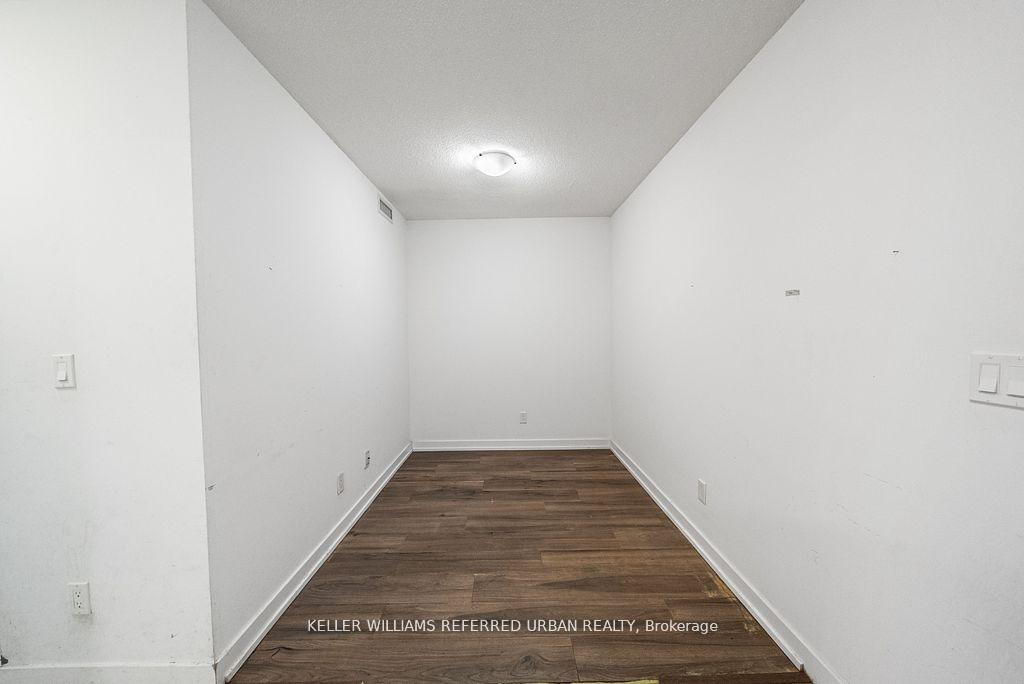 2 Bedrooms Condo at 8 Trent, Toronto For sale