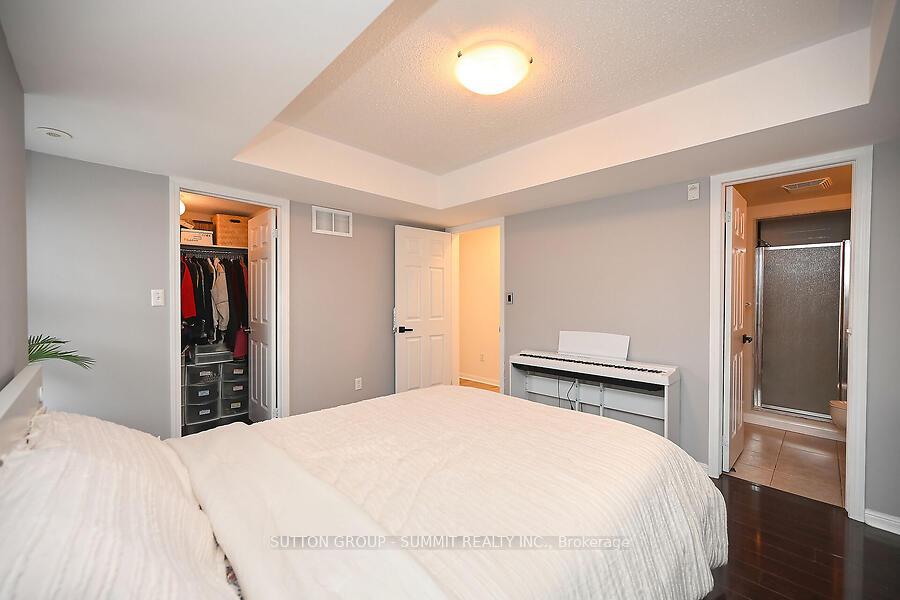 3 Bedrooms Condo at 633 DUNDAS,  Mississauga For sale