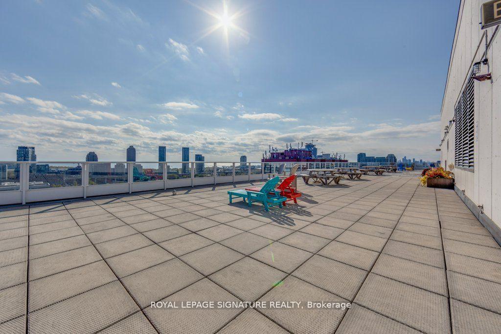 2 Bedrooms Condo at 700 King, Toronto For sale
