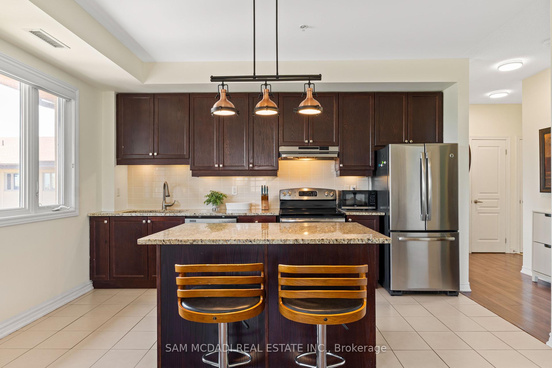 2 Bedrooms Condo at 570 Lolita, Mississauga For sale