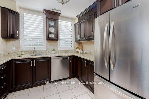 2 Bedrooms Condo at 53 Woodbridge, Vaughan For sale