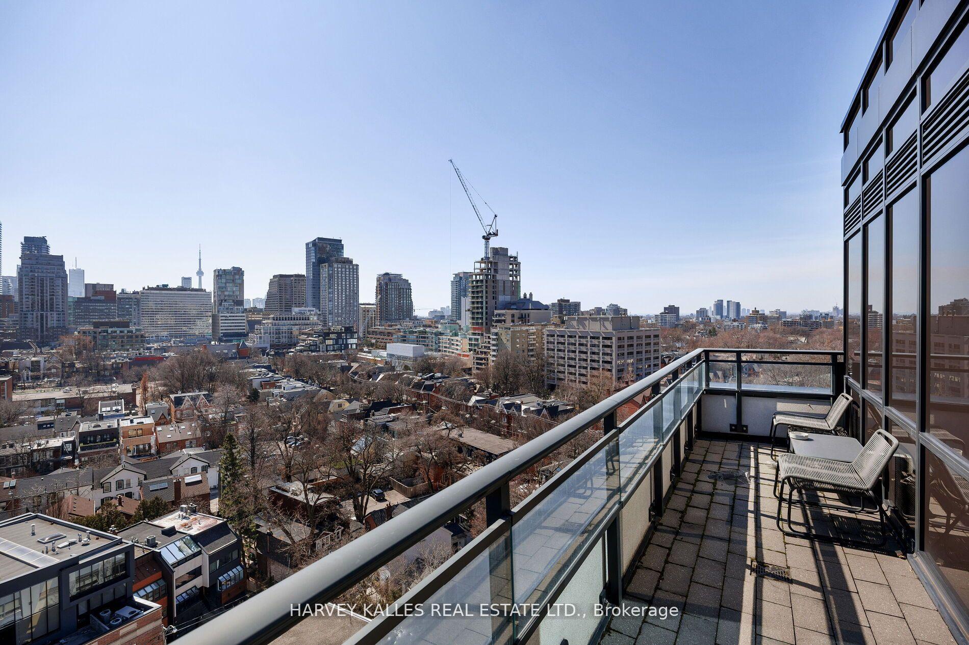 4 Bedrooms Condo at 181 Davenport, Toronto For sale