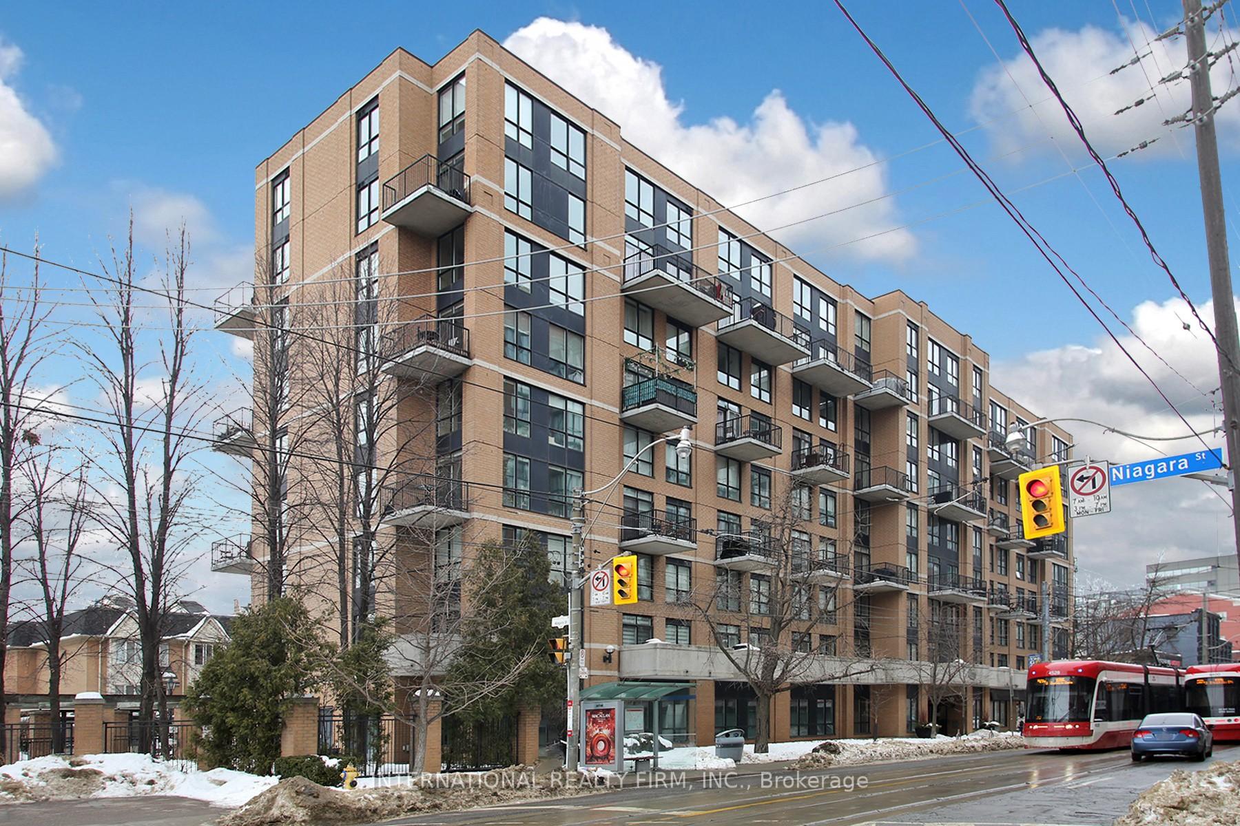 2 Bedrooms Condo at 800 King, Toronto For sale