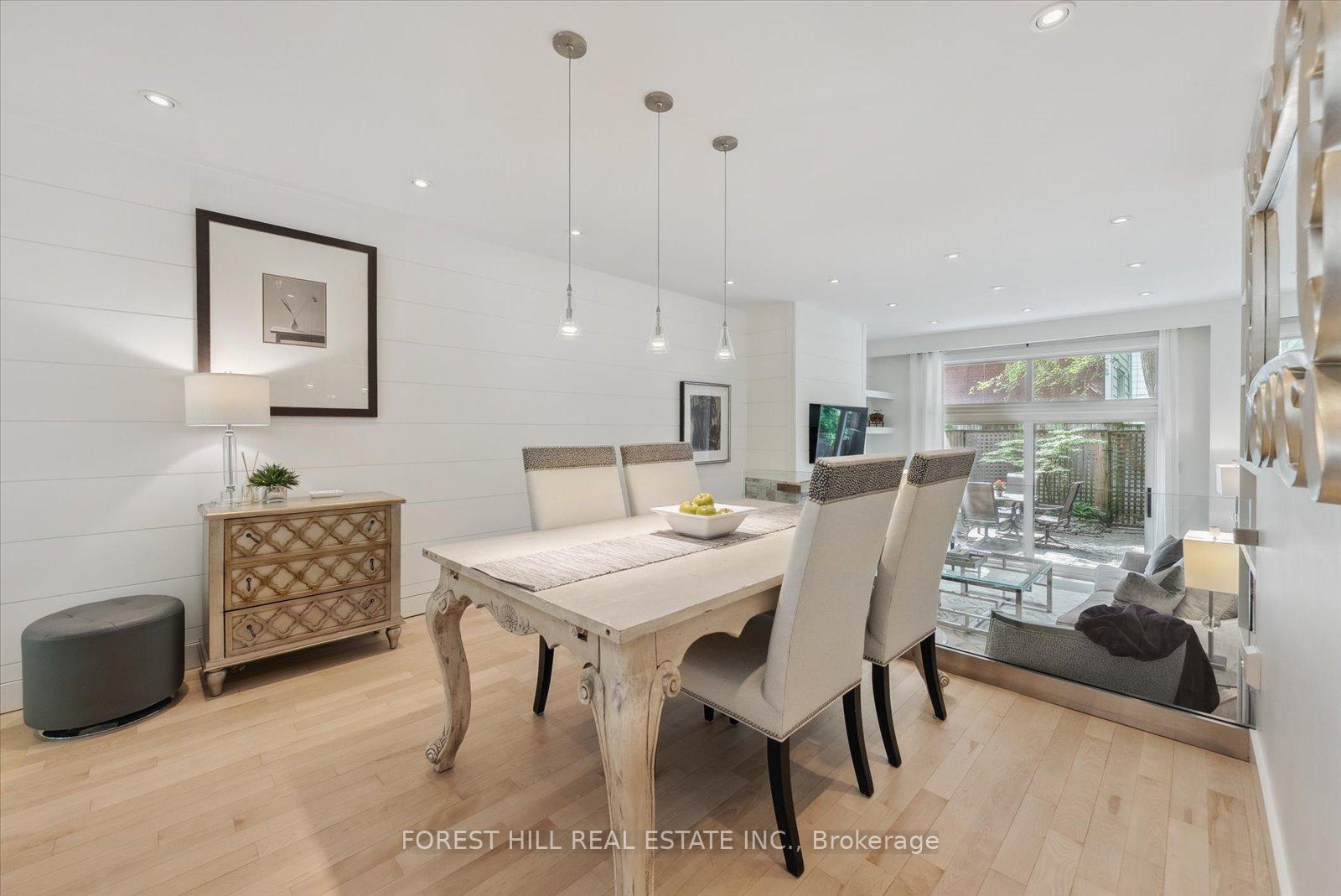 3 Bedrooms Condo at 10 Buller, Toronto For sale