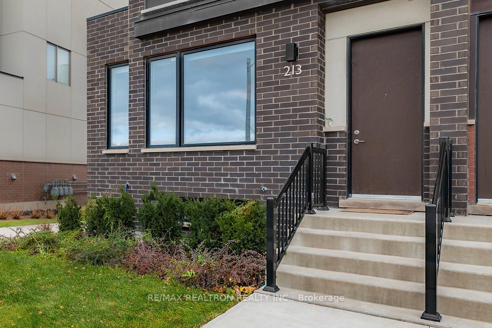 213 Downsview Park Boulevard, Toronto, ON M3K 0A5