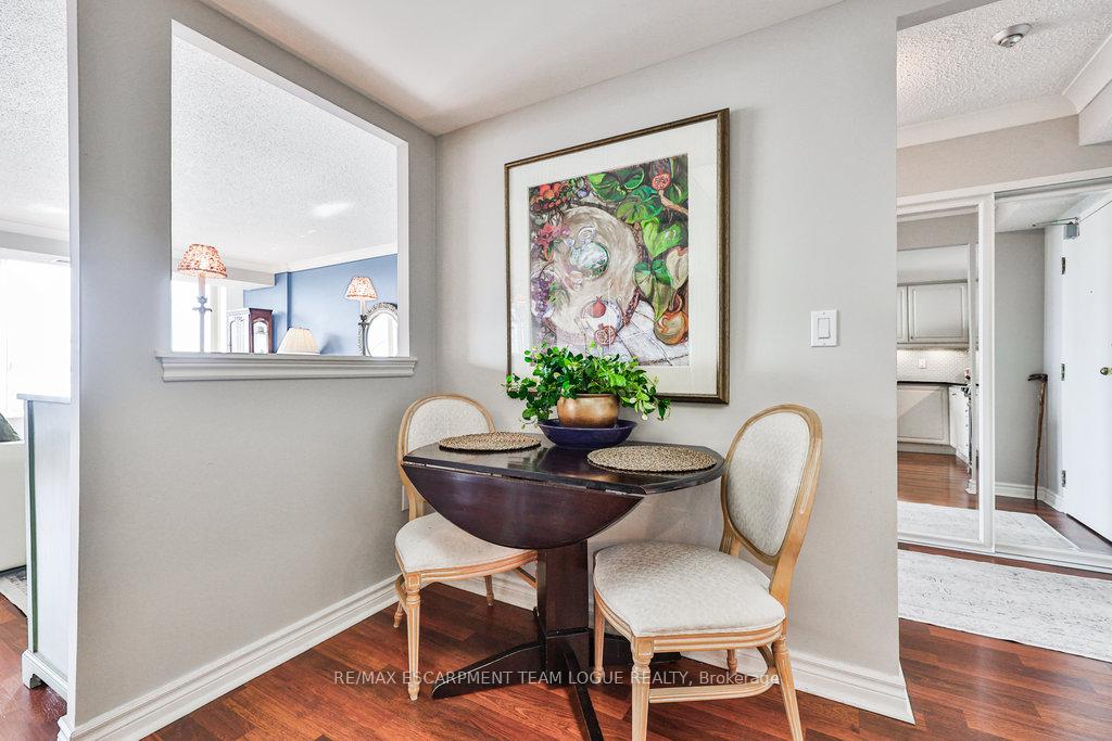 2 Bedrooms Condo at 2121 Lakeshore,  Burlington For sale