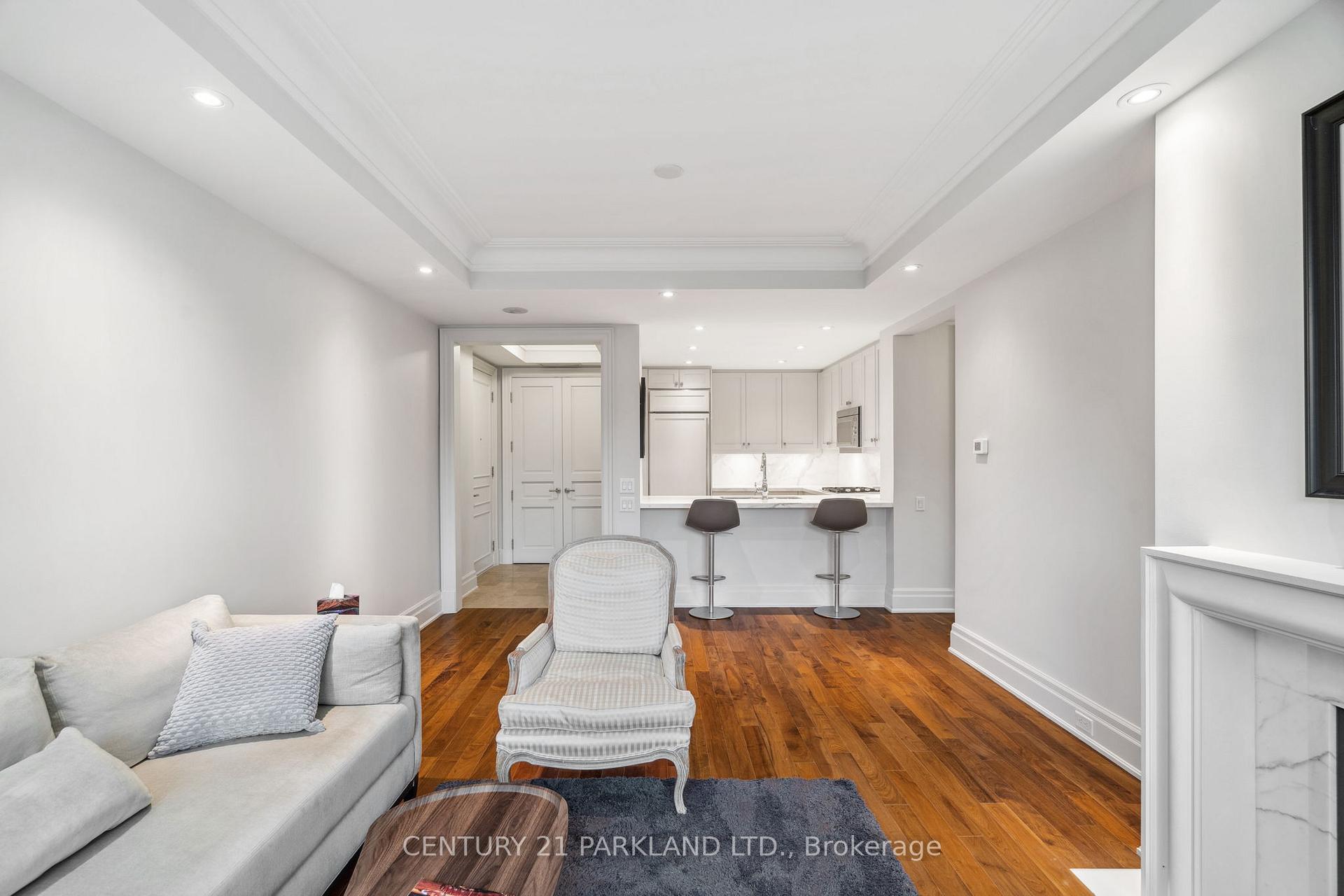 2 Bedrooms Condo at 155 St Clair, Toronto For sale