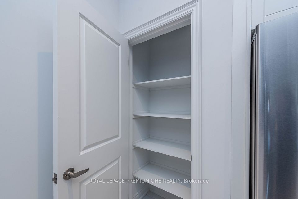 https://trreb-image.ampre.ca/N_dWygKgnZh6hZZ-zGTPfeX1TSNTme1trX0Xr9zrpRI/rs:fit:960:960/wm:.5:so:0:50:.4/wmsh:10/wmt:PHNwYW4gZm9yZWdyb3VuZD0nd2hpdGUnIGZvbnQ9JzY4Jz5ST1lBTCBMRVBBR0UgUFJFTUlVTSBPTkUgUkVBTFRZLCBCcm9rZXJhZ2U8L3NwYW4-/cb:20241011161312/L3RycmViL2xpc3RpbmdzLzMyLzc3LzIyLzQxL3AvMmVjYjQxMDgtNDAzMS00N2VmLTg1NjItODM0ZDMzODIzMmRjLmpwZw.jpg