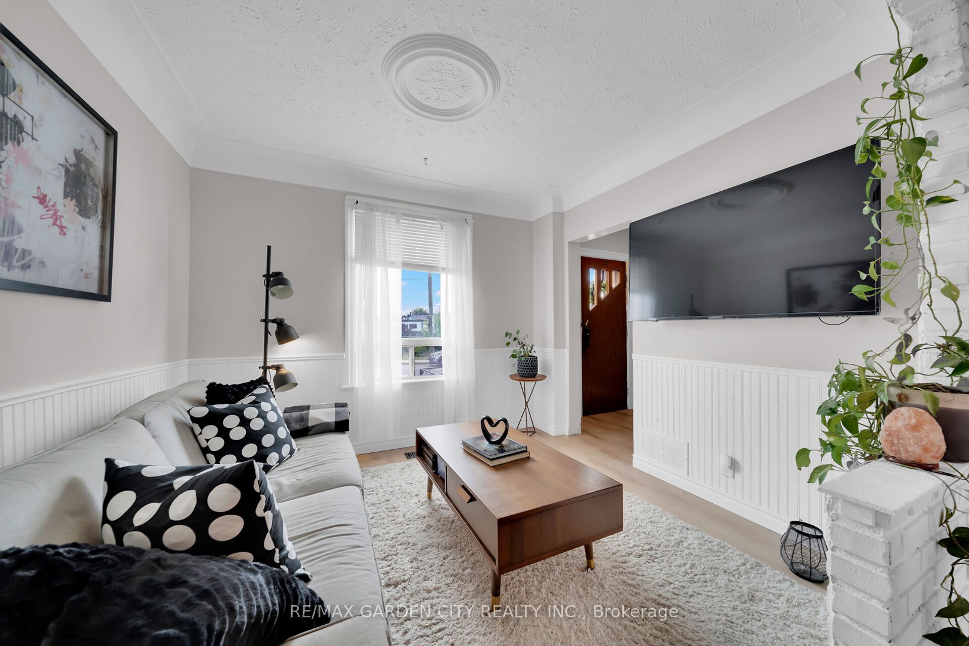 92 GLENDALE Avenue N