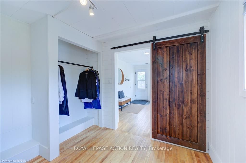 9 Curtis Avenue S