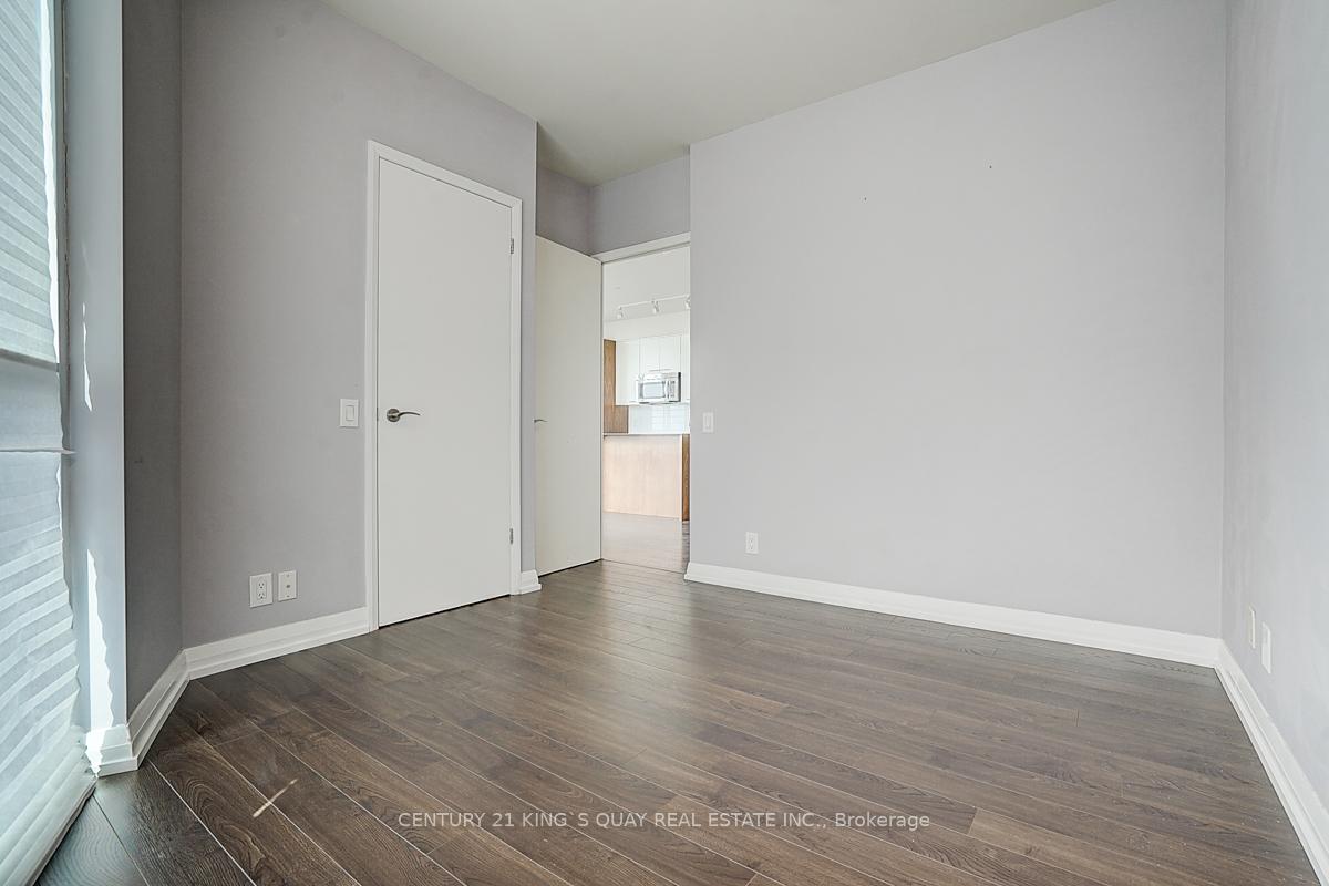 2 Bedrooms Condo at 5 Valhalla Inn, Toronto For sale