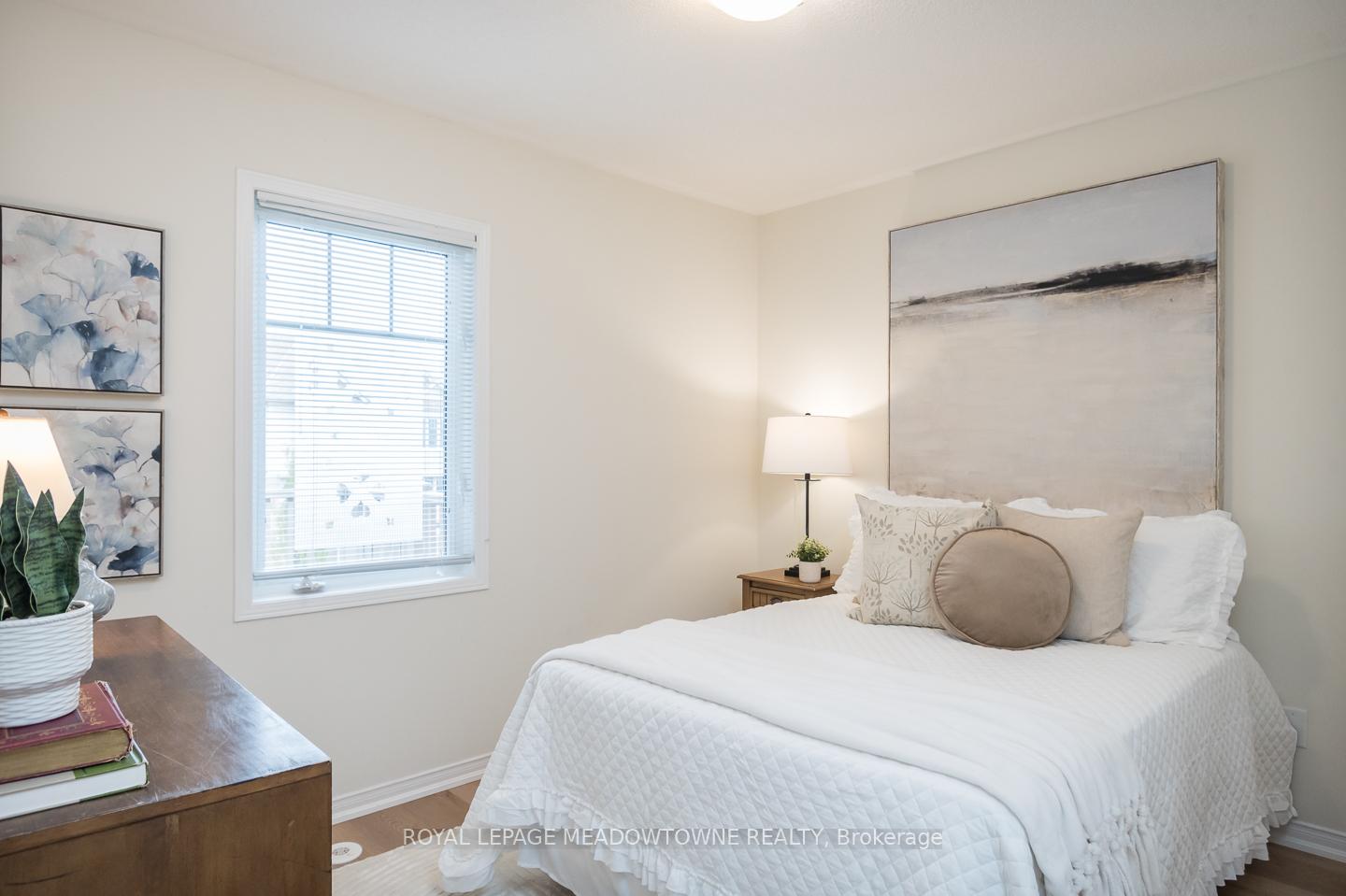 4 Bedrooms Condo at 3355 Thomas, Mississauga For sale