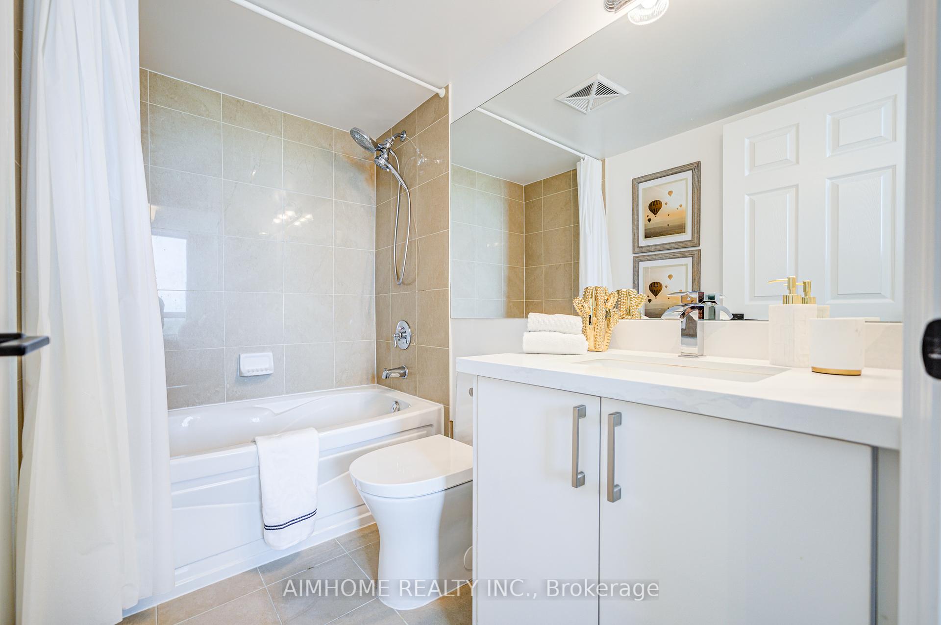 2 Bedrooms Condo at 25 Greenview, Toronto For sale
