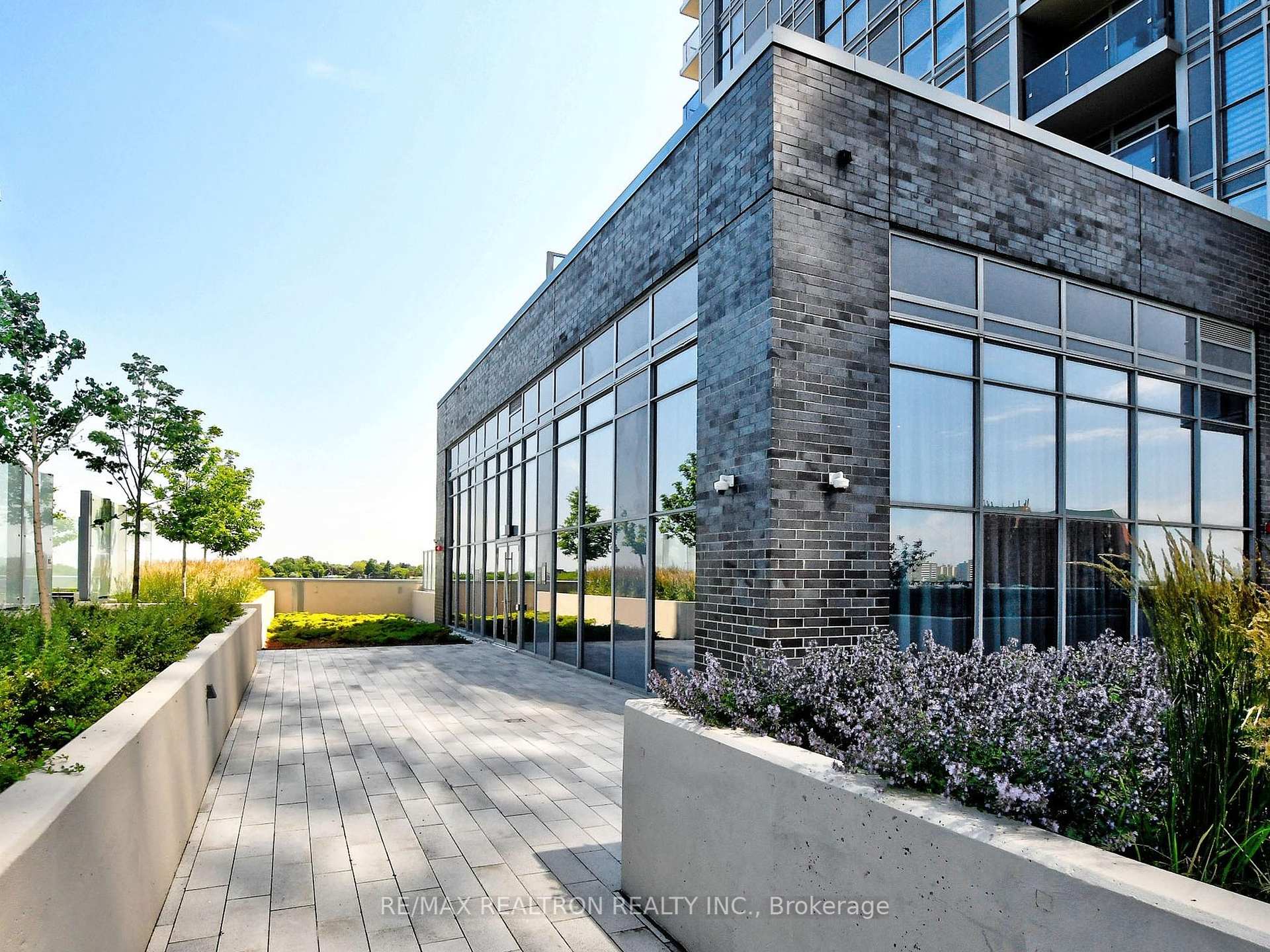 2 Bedrooms Condo at 225 Village Green, Toronto For sale
