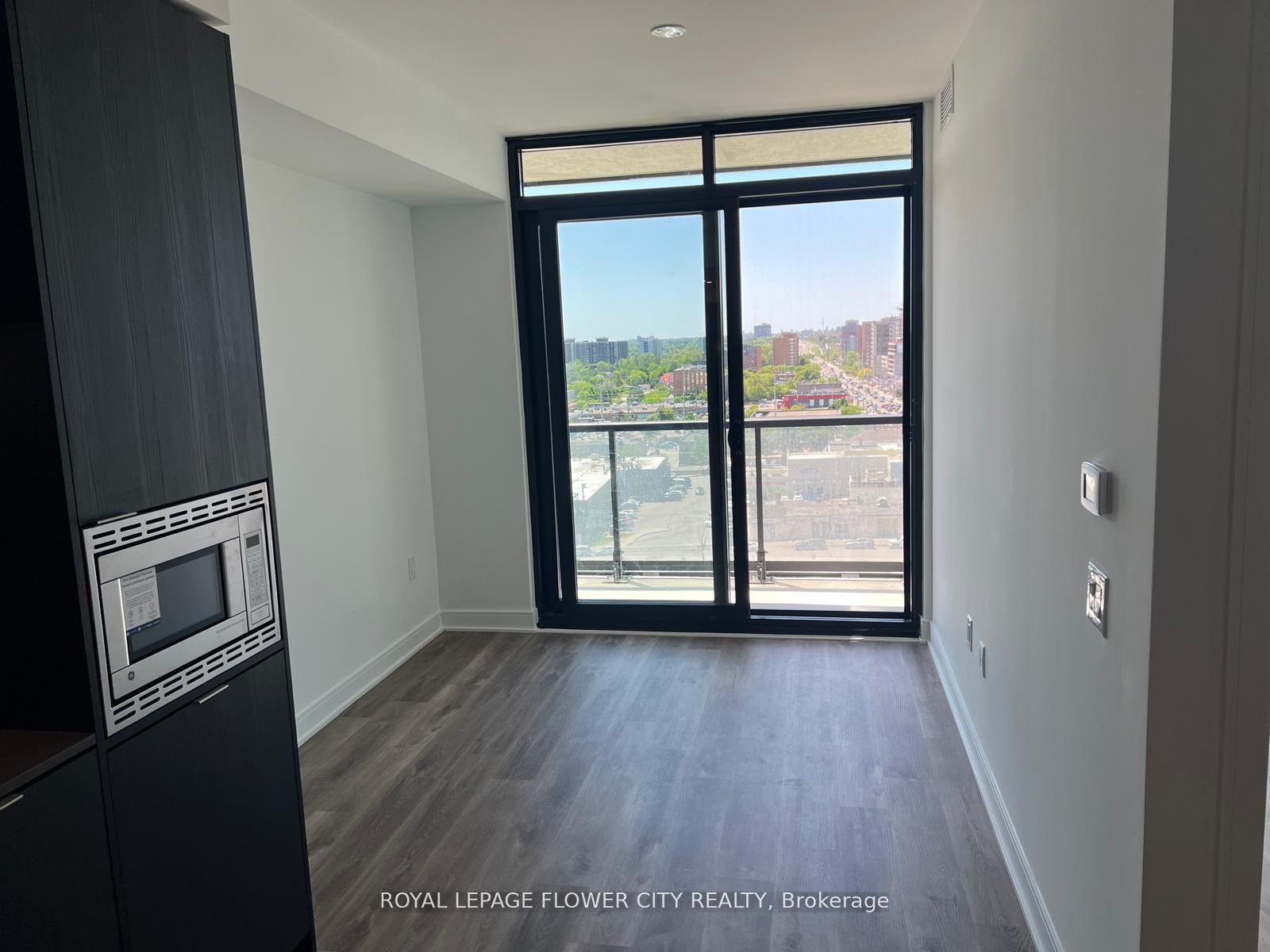 2 Bedrooms Condo at 86 DUNDAS, Mississauga For sale