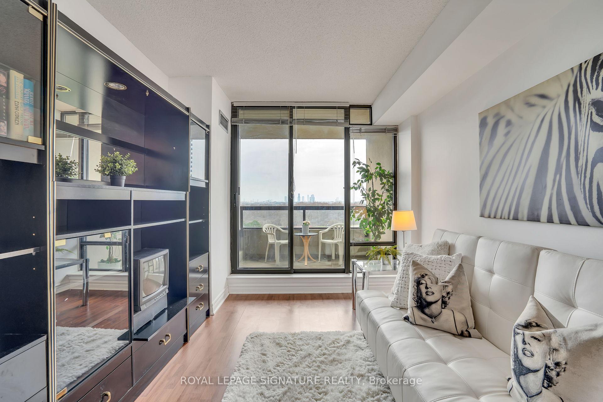 3 Bedrooms Condo at 7440 Bathurst, Vaughan For sale