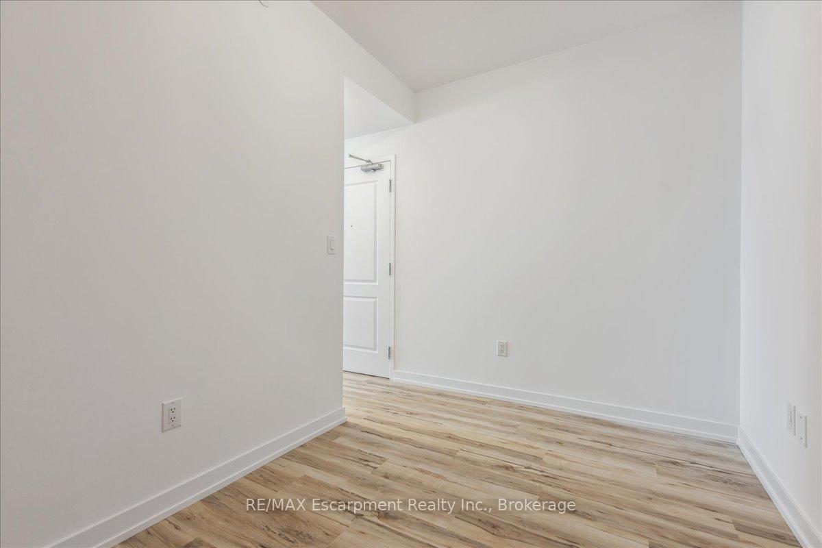 2 Bedrooms Condo at 450 Dundas,  Hamilton For sale