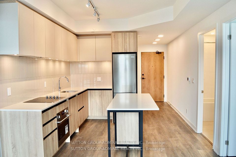 7950 Bathurst